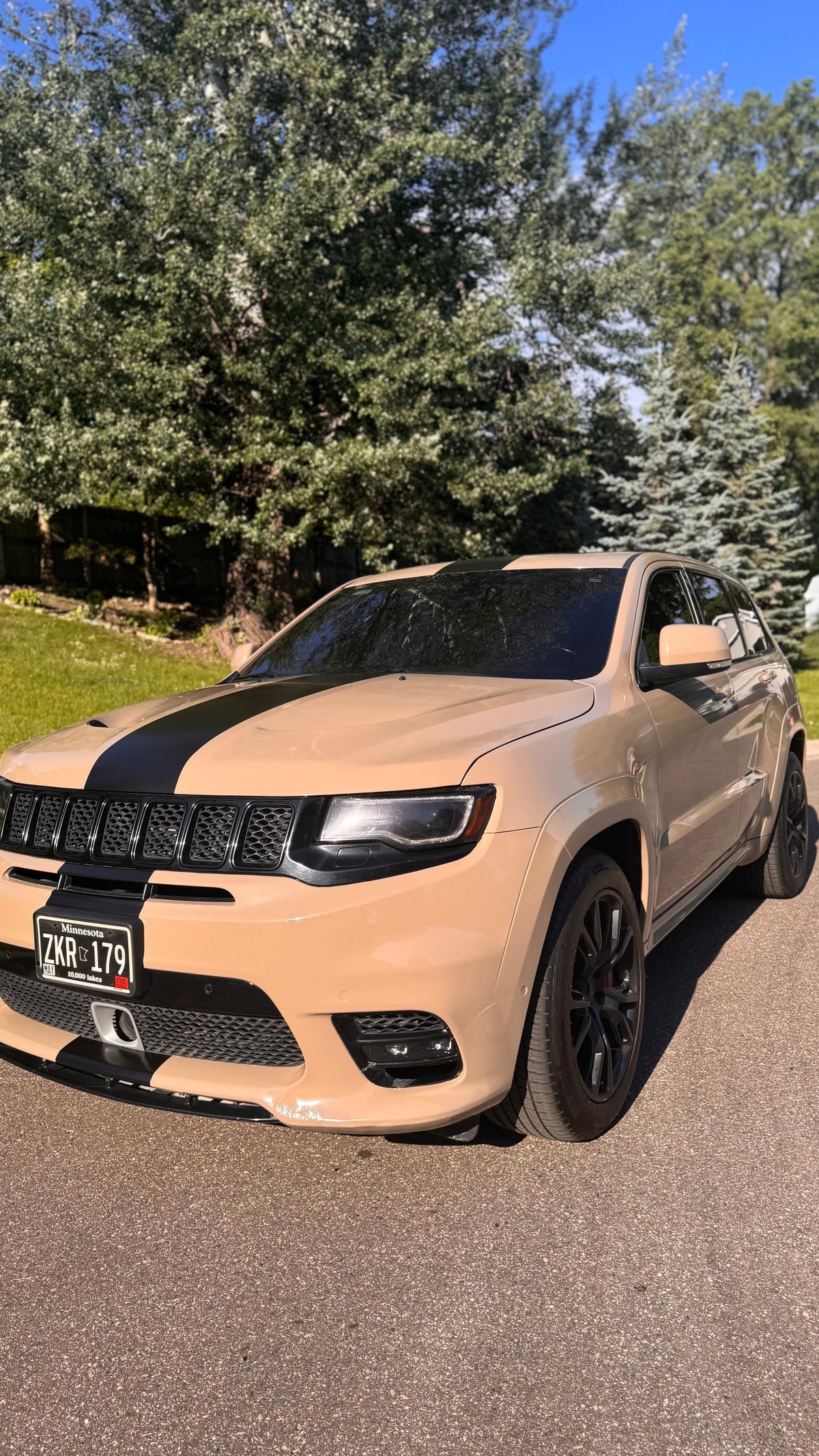 Jeep SRT - Gloss Desert Tan & Satin Black Stripe